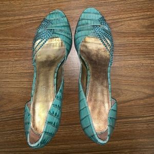 Green nine west size 8 faux snakeskin high heels